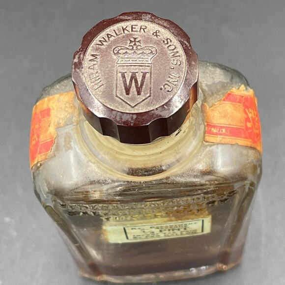 Vintage White Swan Dry Gin Hiram Walker & Sons 1/2 Pint Bottle 1920s-30s - Picture 6 of 8